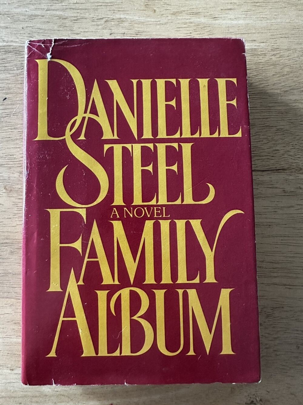 Danielle Steele, Family Album HC/DJ/BCE/1985 Romance Book Novel VTG
